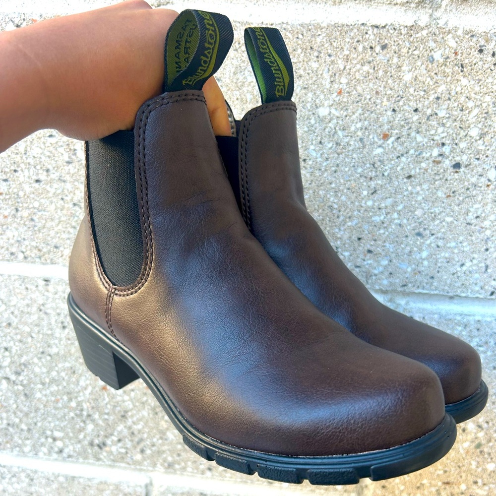 Vegan Blundstone Women’s Brown Chelsea Boots - Size 7.5 - Excellent Condition